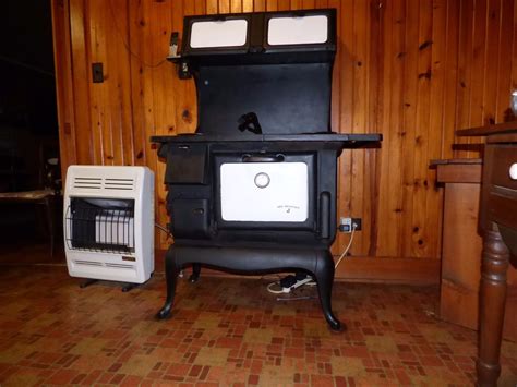 RED MOUNTAIN T wood-coal burning kitchen range. . Red mountain wood cook stove